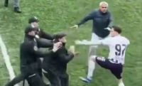 Vídeo: Equipes rebaixadas promovem pancadaria após jogo na Turquia