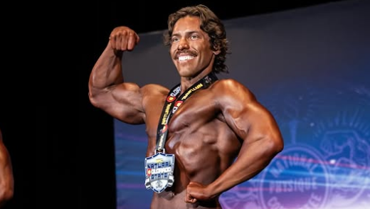 Filho de Schwarzenegger desabafa sobre peso do sobrenome no fisiculturismo