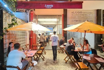 Labuta desembarca no Leblon com botecagem fora do óbvio