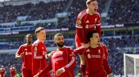 Van Dijk decide no fim, e Liverpool vence Everton pela Premier League