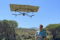 Drone infinito? Pai e filho criam modelo caseiro que só usa energia solar