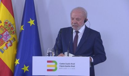 Lula discursa em Barcelona