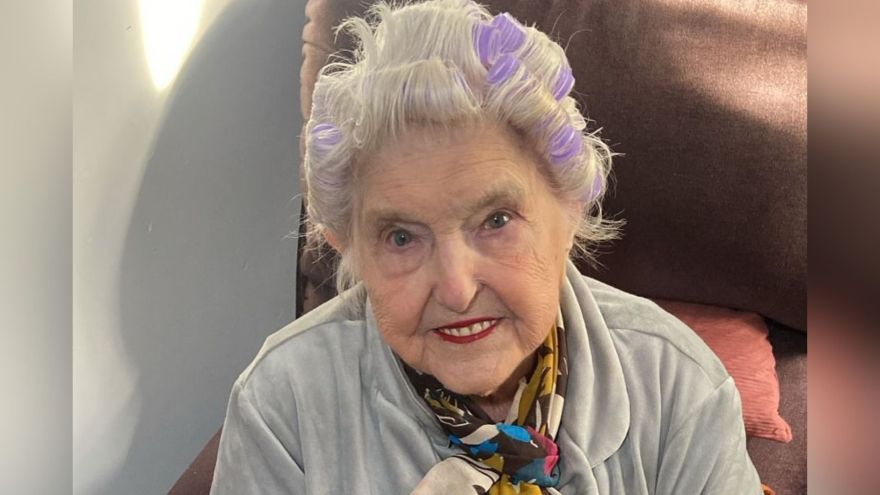 Morre Estelinha Bezerra a Rainha do Batom aos 96 anos