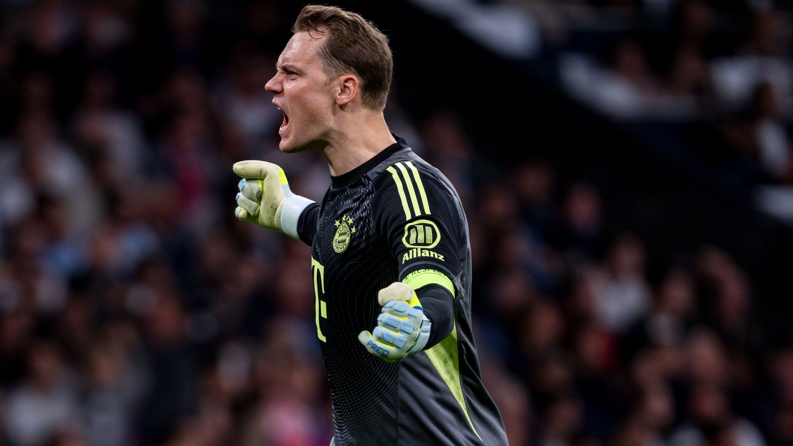 Neuer se destaca e evita falar sobre seleção alemã