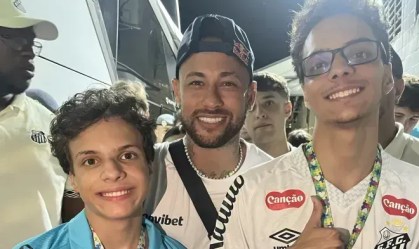 Neymar se encontra com Charles e Chiquinho