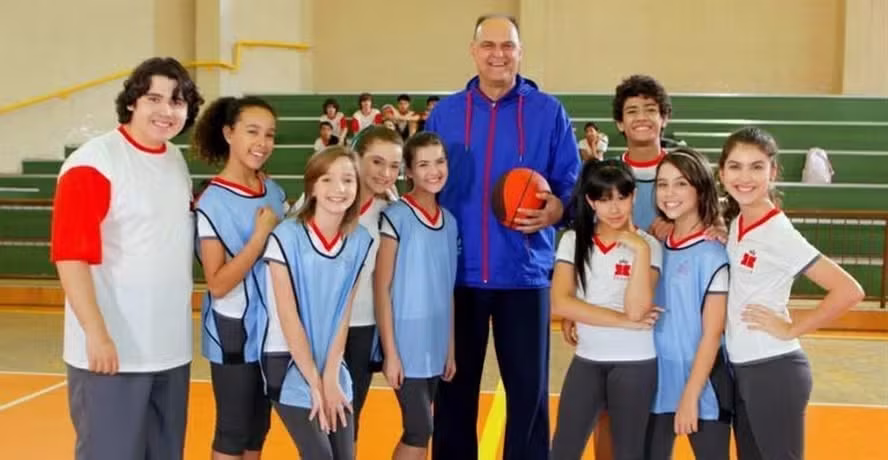 Oscar Schmidt contracenou com elenco de "Chiquititas" em 2014