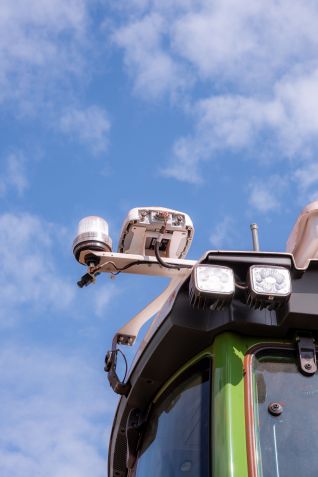 Tecnologia OutRun em um trator agrícola • Fendt