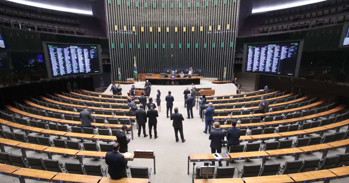 Câmara rejeita mudanças do Senado em MP sobre regras para seguro-defeso
