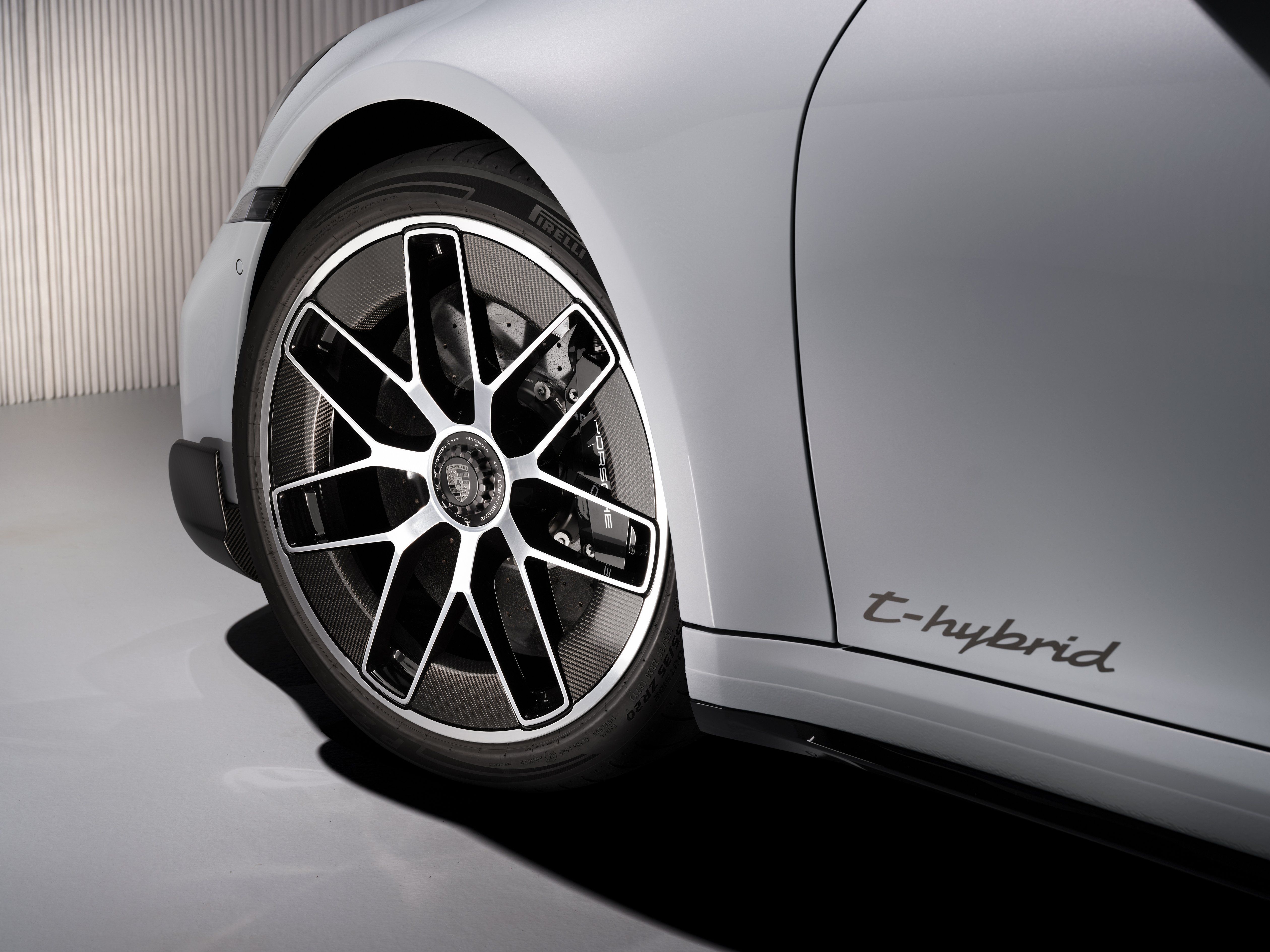 Porsche 911 Turbo S: esportivo híbrido de 711 cavalos chega ao Brasil • Divulgação