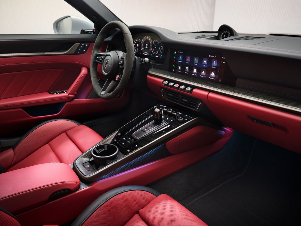Porsche 911 Turbo S: esportivo híbrido de 711 cavalos chega ao Brasil
