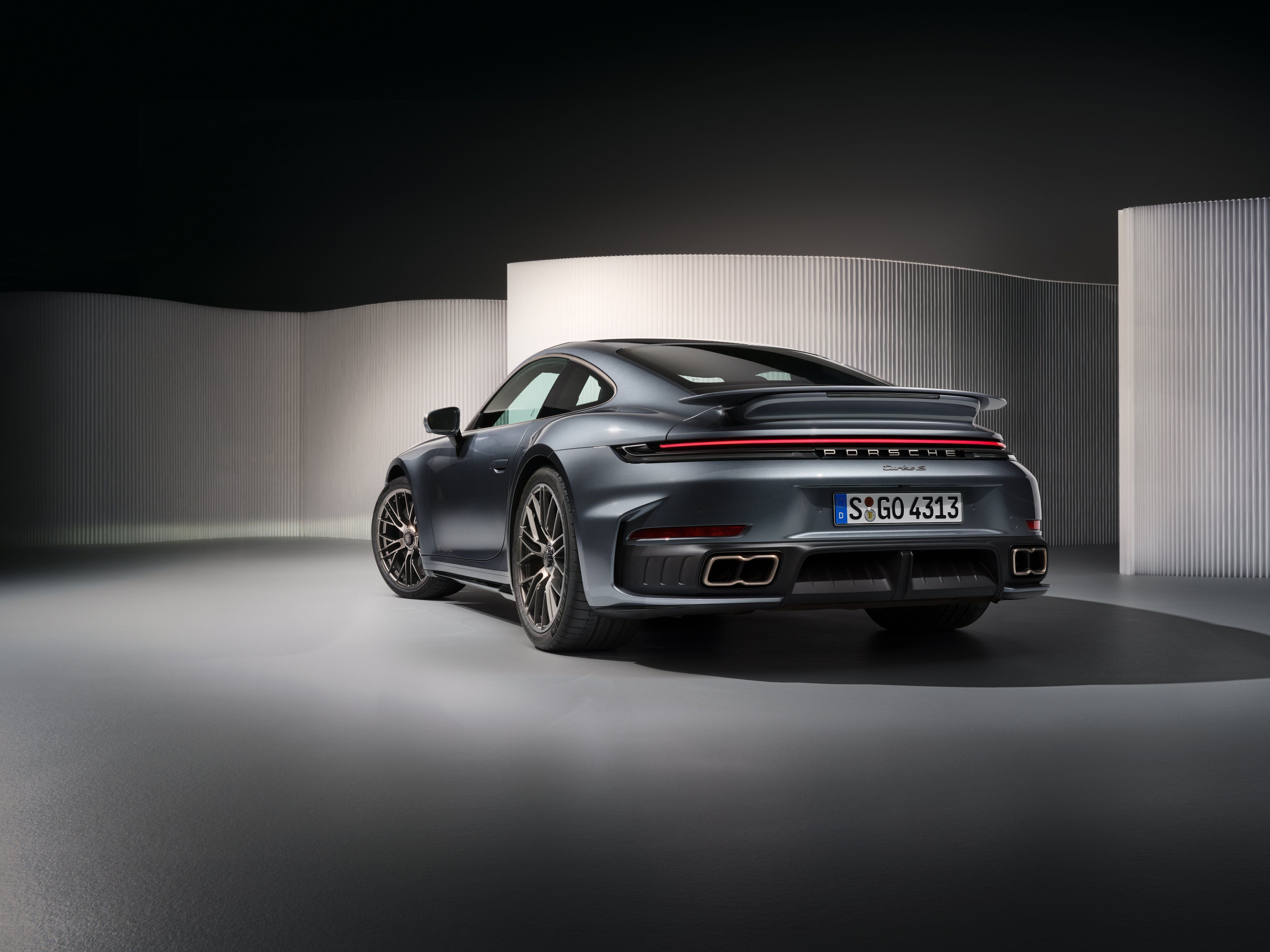 Porsche 911 Turbo S: esportivo híbrido de 711 cavalos chega ao Brasil • Divulgação