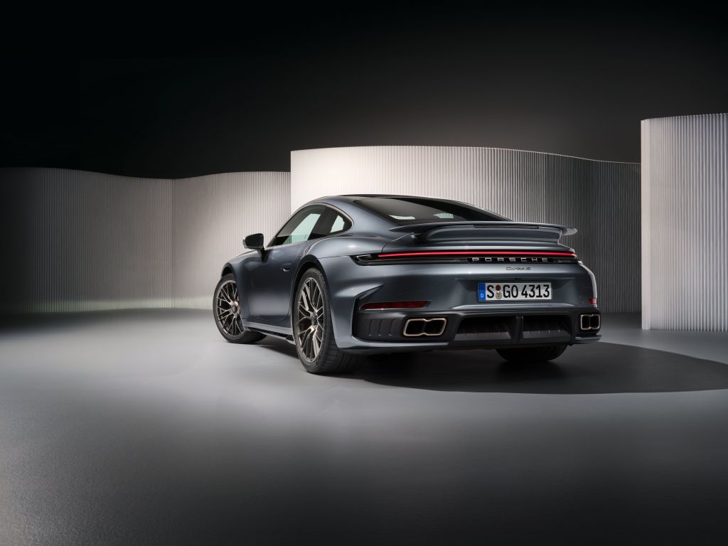 Porsche 911 Turbo S: esportivo híbrido de 711 cavalos chega ao Brasil