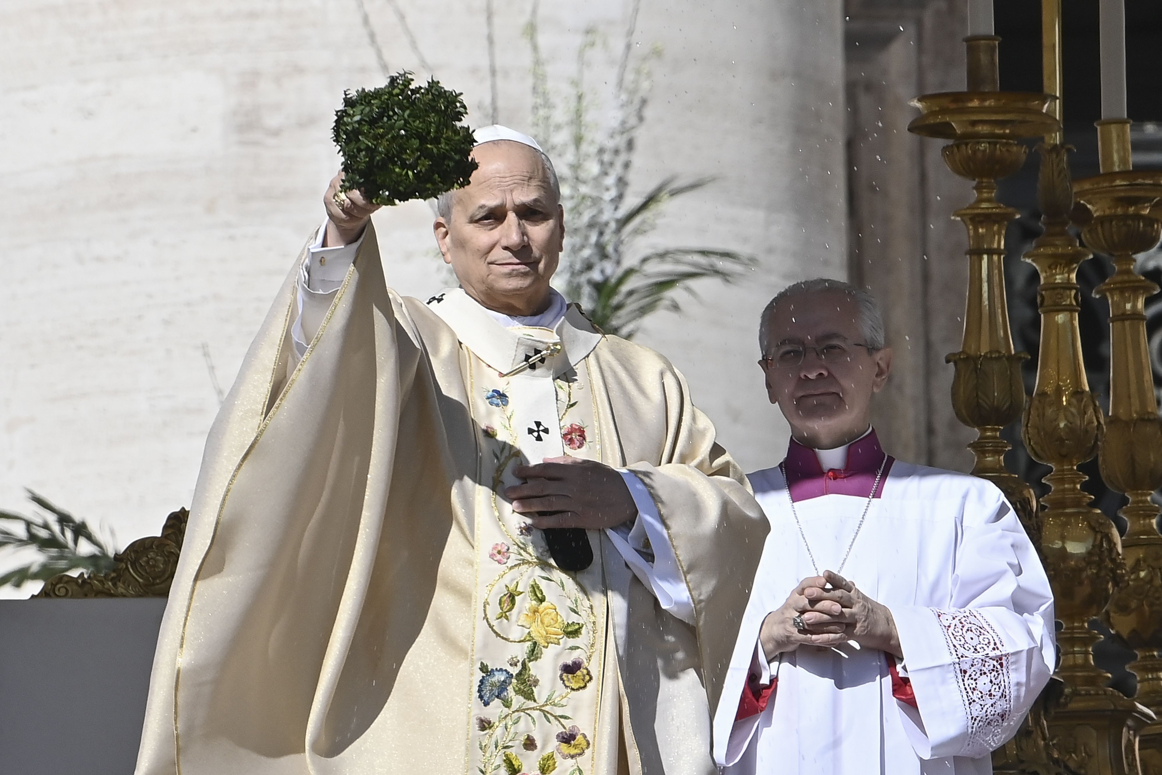 Papa Leão XIV celebra a Missa de Páscoa na Praça de São Pedro, no Vaticano, em 5 de abril de 2026.