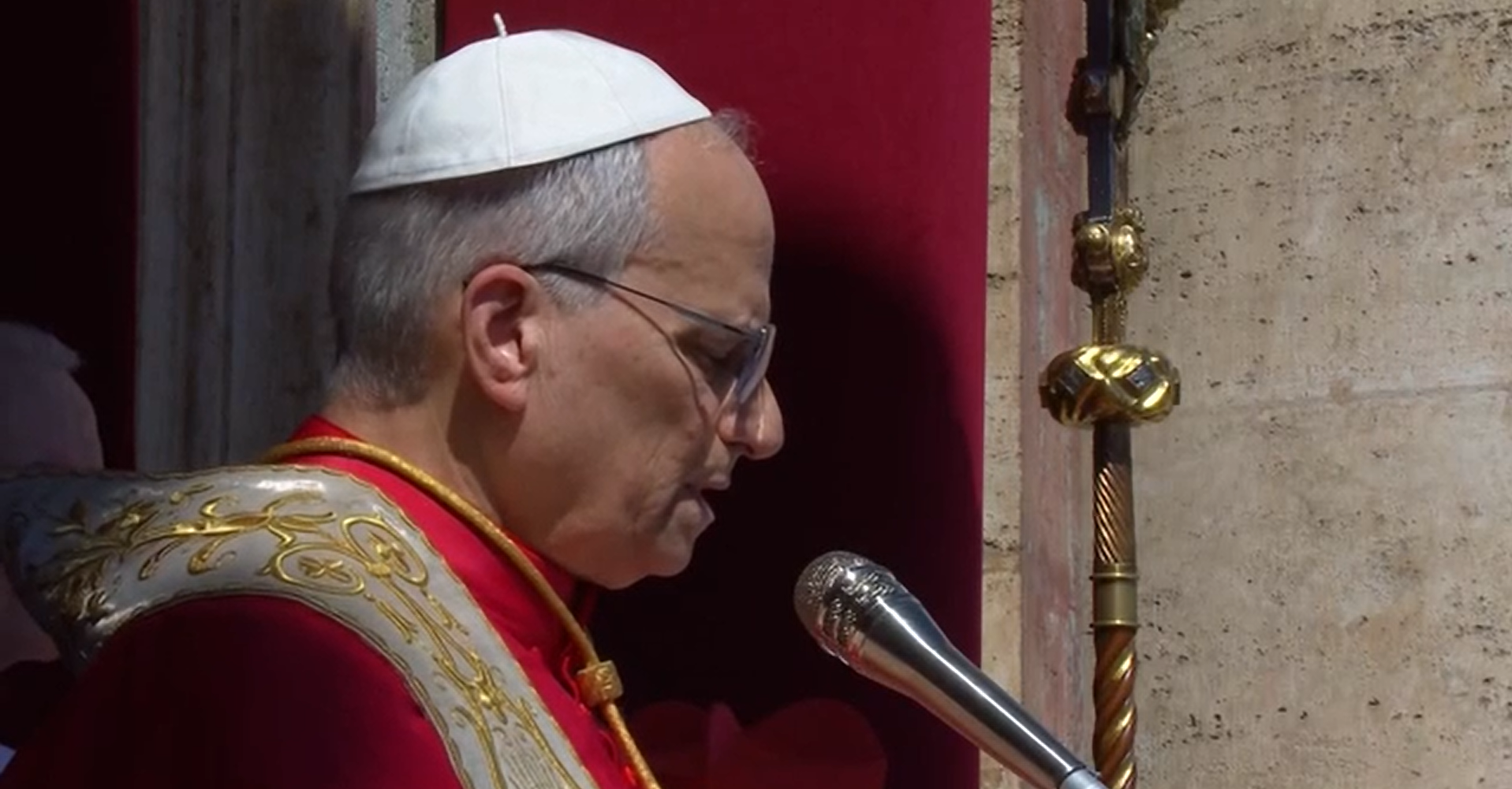 Papa Leão XIV celebra missa de Páscoa no Vaticano.