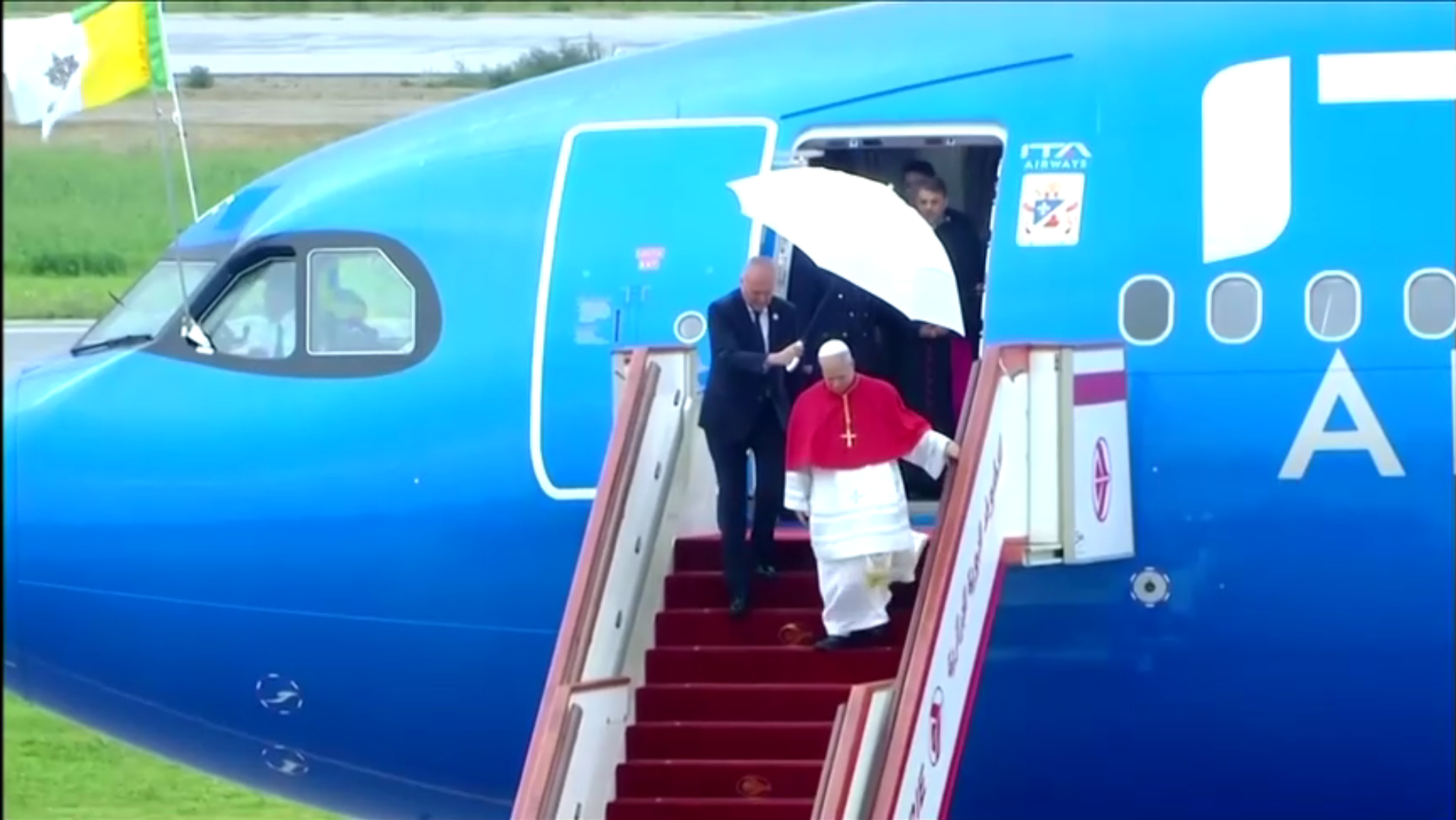 Papa Leão pousa em Argel, capital da Argélia