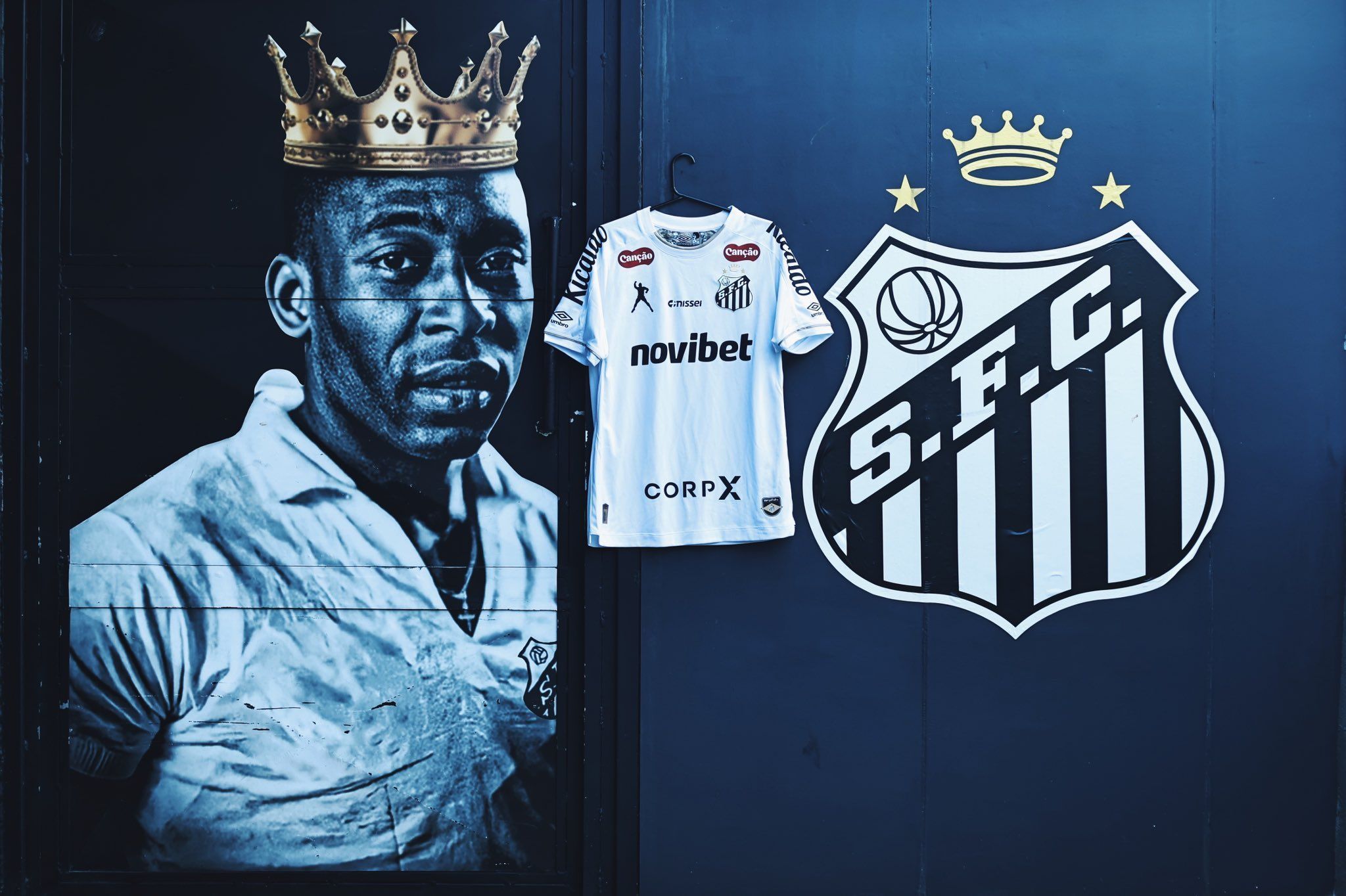 Collab terá o Rei Pelé como ponto central • Foto: Reprodução / X @SantosFC