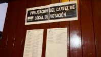 Peruanos vão às urnas para escolher nono presidente em uma década