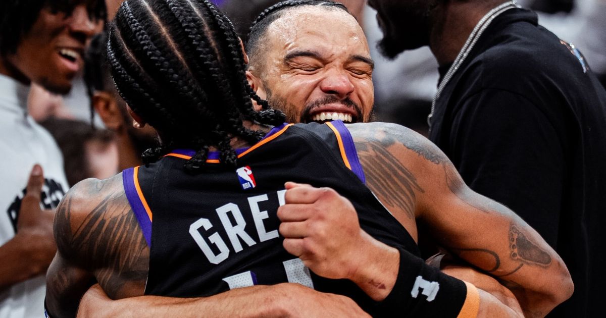 Phoenix Suns vencem o Golden State Warriors e avançam aos playoffs da NBA