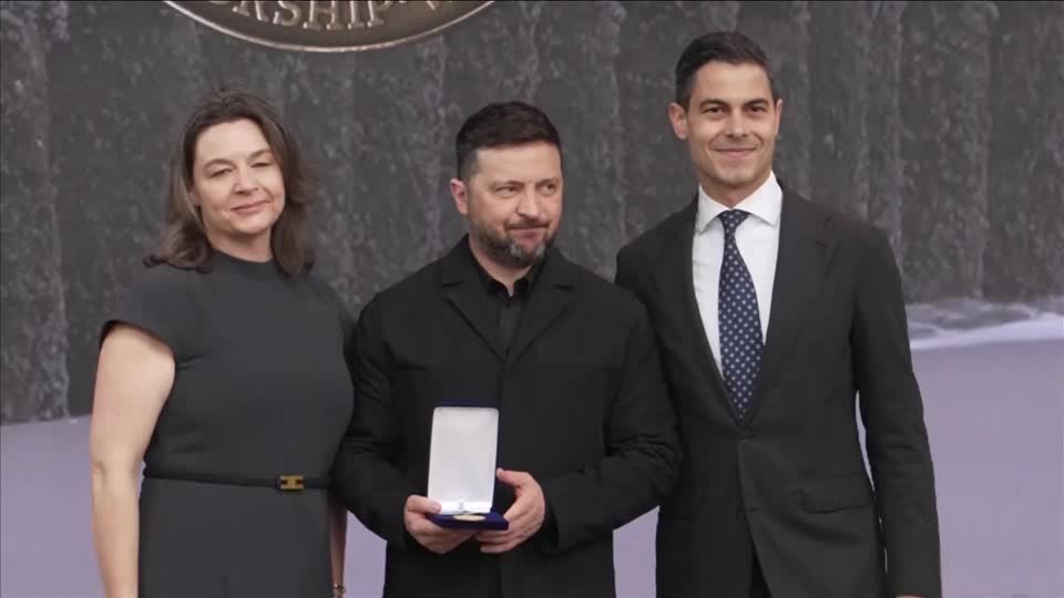 Presidente da Ucrânia, Volodymyr Zelensky, recebe prêmio na Holanda pela luta da Ucrânia pela liberdade