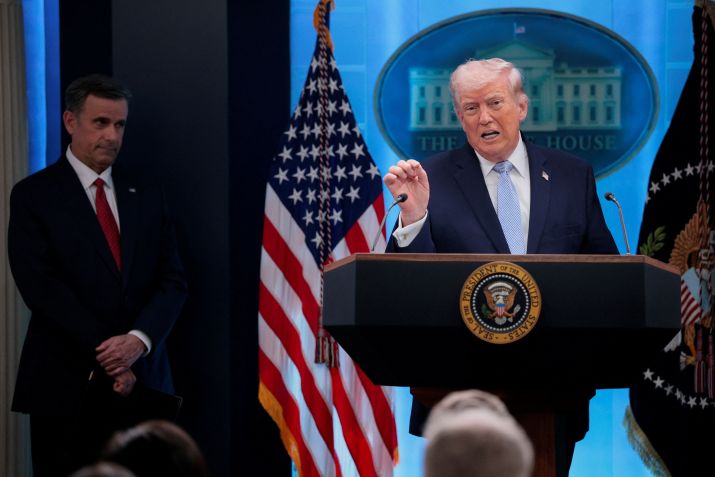 Presidente dos EUA, Donald Trump, durante coletiva na Casa Branca nesta segunda-feira (6) • 06/04/2026 REUTERS/Evan Vucci