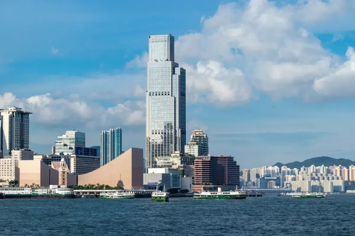 Rosewood Hong Kong fica em arranha-céu em frente à baía de Victoria Harbour, em Hong Kong • Divulgação/Rosewood Hong Kong