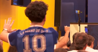 Torcedor invade coletiva da Argentina após goleada em amistoso; assista