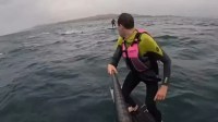 Tubarão persegue surfista por mais de 3 km na Califórnia; veja vídeo