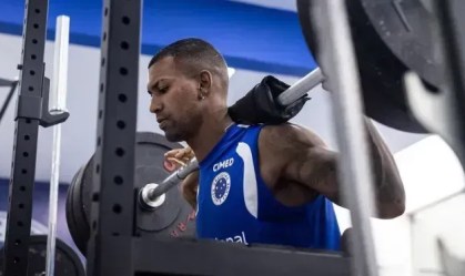Walace durante treino físico pelo Cruzeiro
