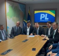 Relator da PEC da Segurança se filia ao PL ao lado de Flávio Bolsonaro