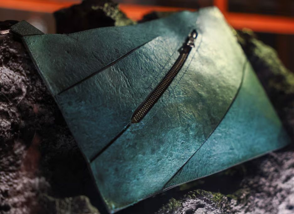 Bolsa de "couro de T-rex"