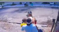 Vídeo: turista é roubada com bebê no colo no litoral paulista