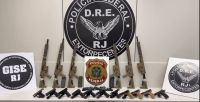 PF apreende arsenal com seis fuzis e 11 pistolas na Via Dutra (RJ)