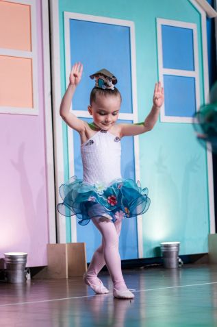 Aurora Lima Nery, de 3 anos, tem distrofia muscular de cinturas tipo R5 • Arquivo pessoal