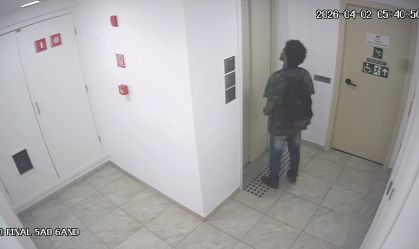 Imagem enviada por familiares mostra o momento que Kevyn Rodrigues deixa o prédio