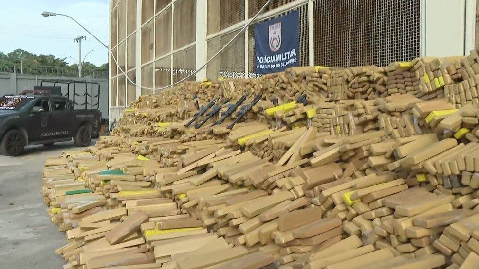 48 toneladas de maconha: PM do Rio faz maior apreensão de drogas do Brasil