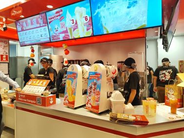 Mixue é maior do que McDonald's e Starbucks e promete abrir de 60 a 100 lojas ainda neste ano