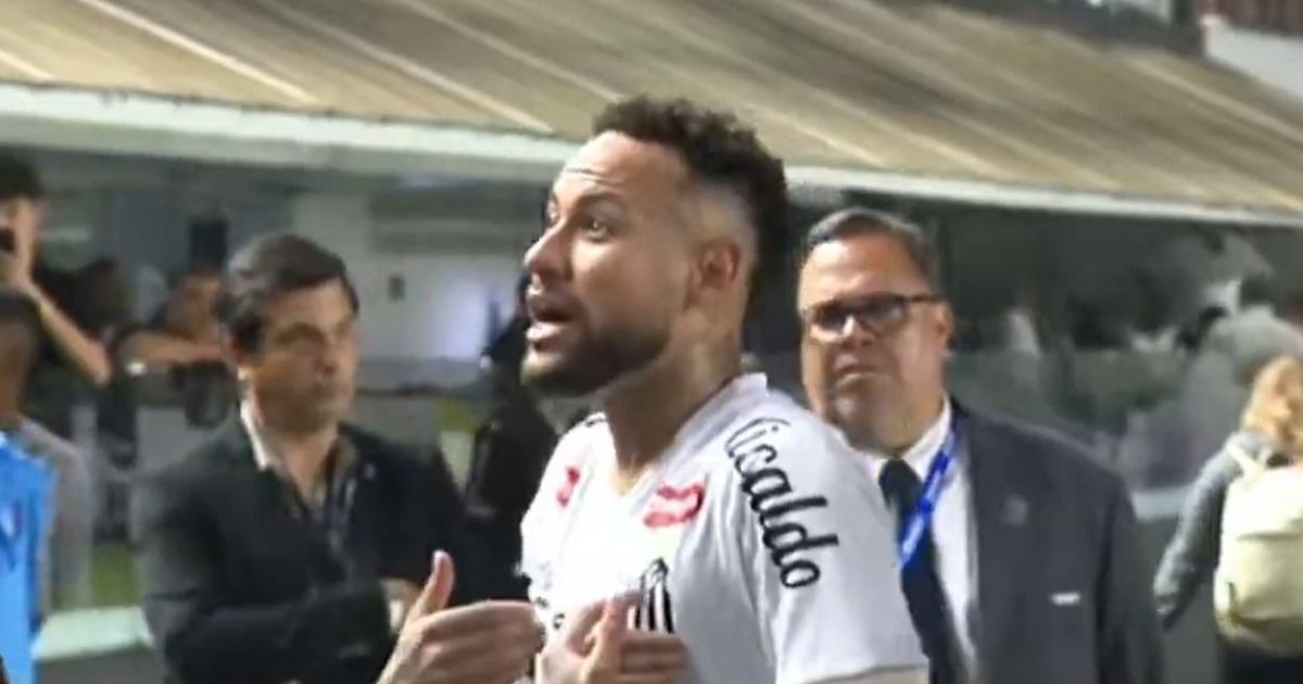 Neymar discute com torcedores do Santos após empate: “Eu sou mimado?”