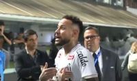 Neymar discute com torcedores do Santos após empate: “Eu sou mimado?”
