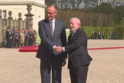 Lula é recebido por Friedrich Merz para reunião em Hannover