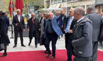 Imagem de destaque do post: Lula chega à Alemanha para encontro com Friedrich Merz