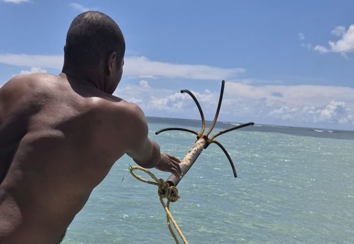 Luiz Antônio “Fefeu”, pescador da região, relatou versão transmitida por gerações • Thomaz Coelho/CNN Brasil