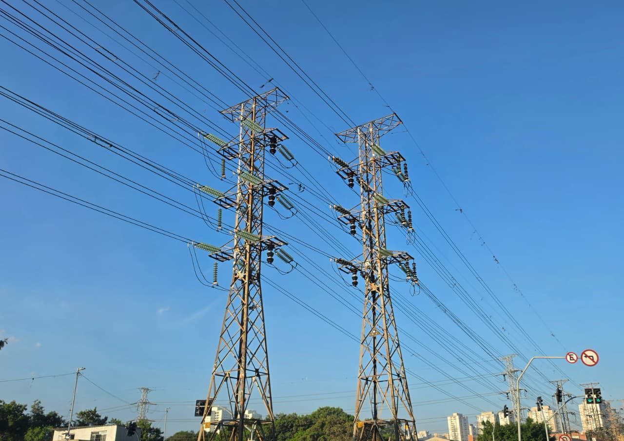 Linhas de distribuição de energia