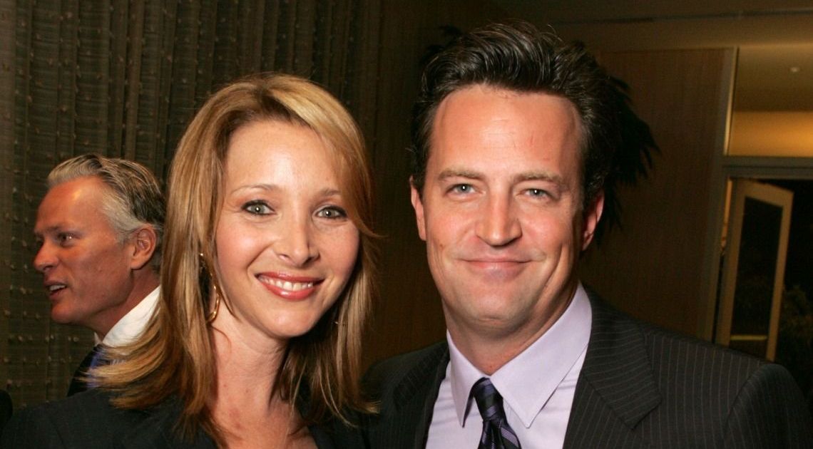 Lisa Kudrow fala sobre rever a série “Friends” após morte de Matthew Perry