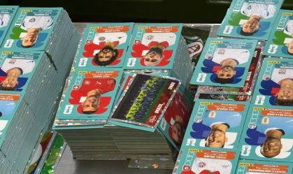 Produção de figurinhas do álbum da Copa do Mundo 2026 na fábrica da Panini, em Barueri (SP). Material é distribuído no Brasil e nos países da América Latina