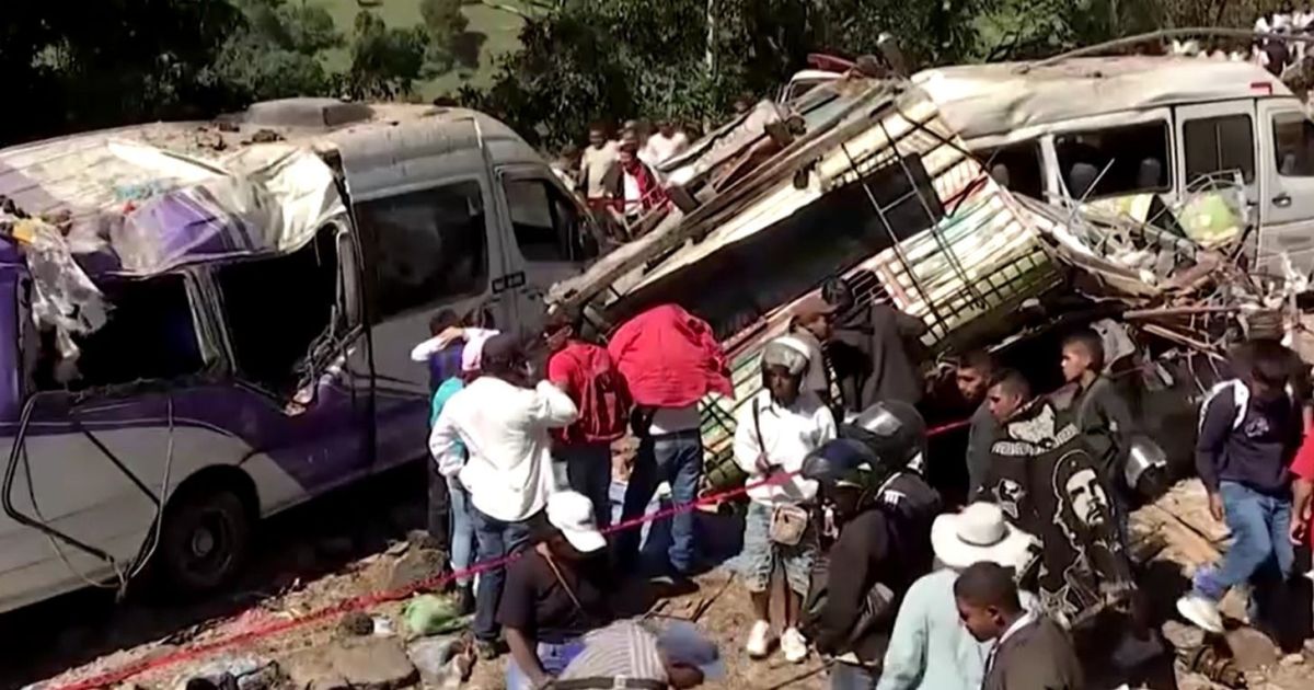 Ataque com explosivos na Colômbia deixa ao menos 13 mortos