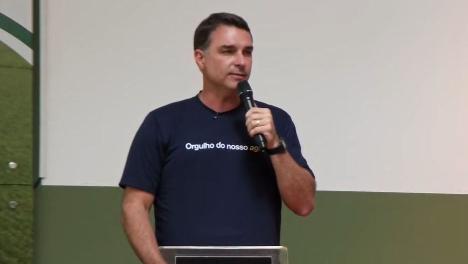 Tarcísio tem plena capacidade de ser presidente e será um dia, diz Flávio