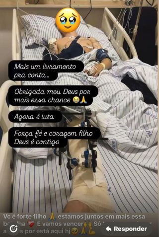 Nas imagens, é possível ver que o jovem sofreu ferimentos no braço e na perna. • Reprodução
