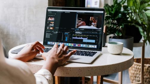 Aplicativos da Adobe vão ganhar assistente de inteligência artificial