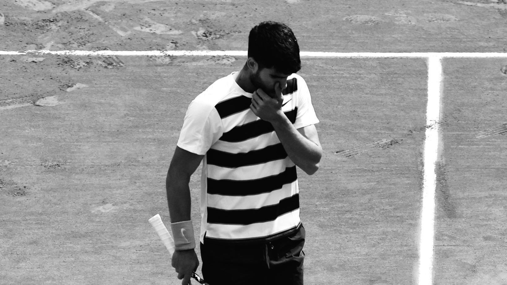 Carlos Alcaraz desiste de disputar Roland Garros