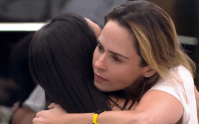 BBB 26: Ana Paula chora em conversa com Jordana e as duas se abraçam